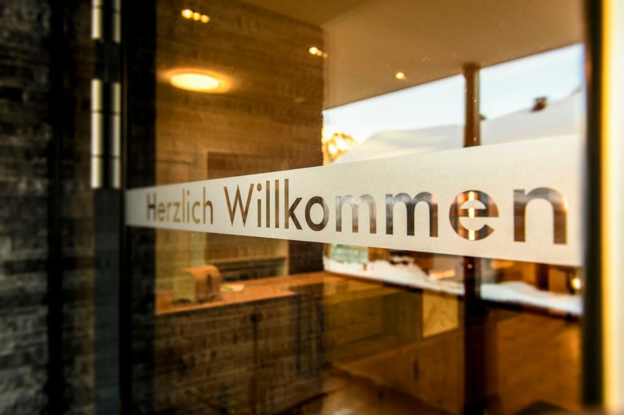 Almstueble Bergfrieden Hotel Damuels Ngoại thất bức ảnh